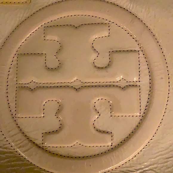 Tory Burch NWT white and cream purse - Picture 1 of 8